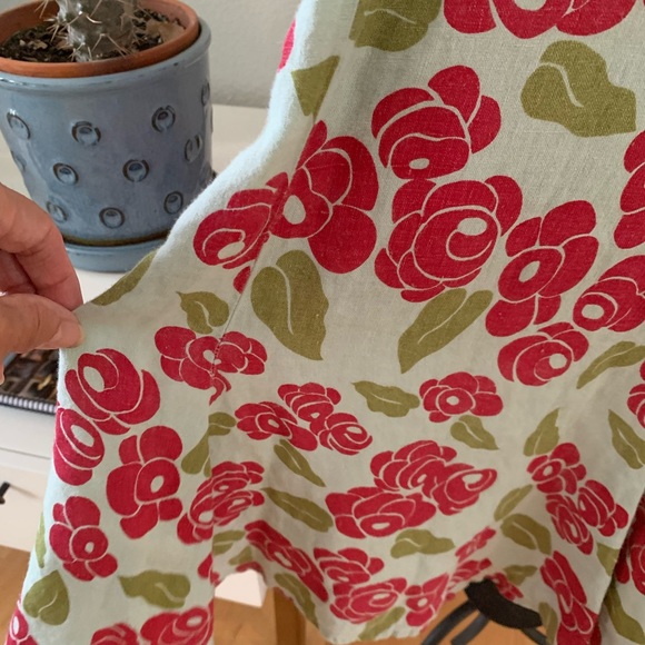 Linen dress with cherry colored flower print; swingy; v-neck; short sleeves - Picture 5 of 15